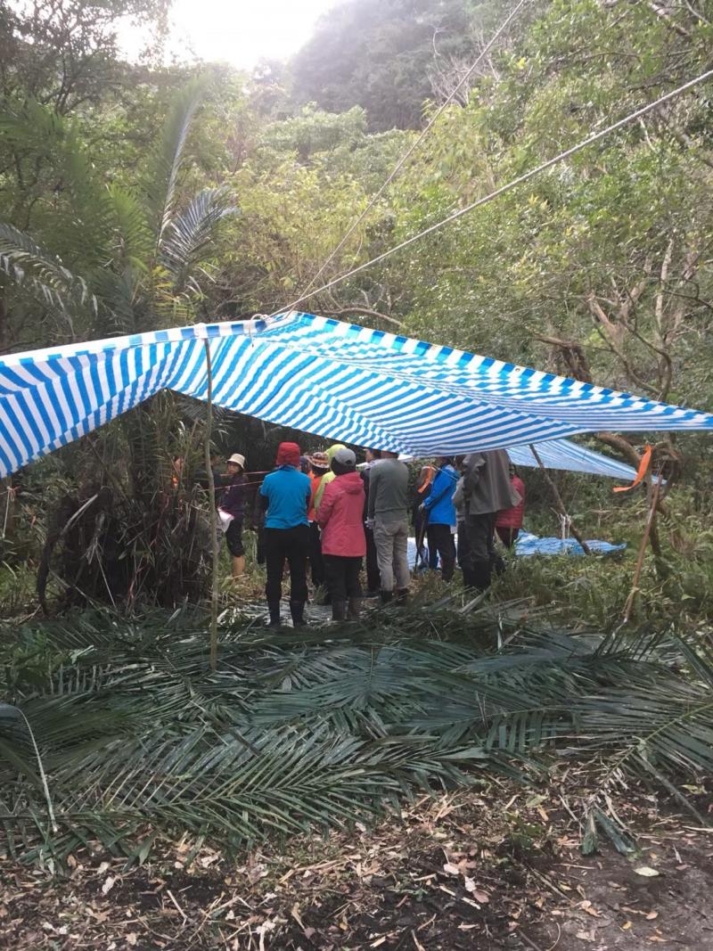 講師教學員搭建(臨時獵寮)