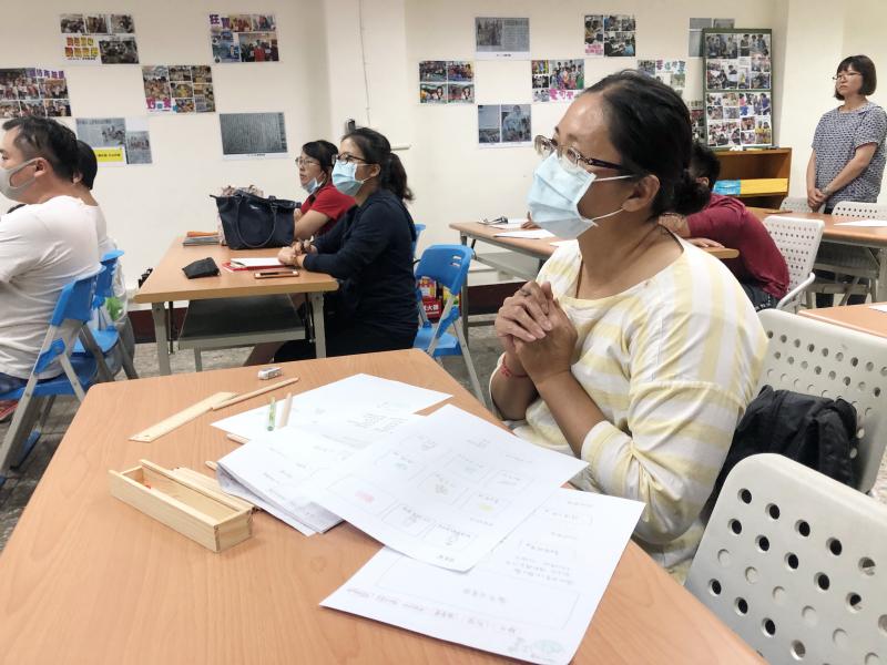 學員專心聆聽講師說明一頁網重點與技巧。