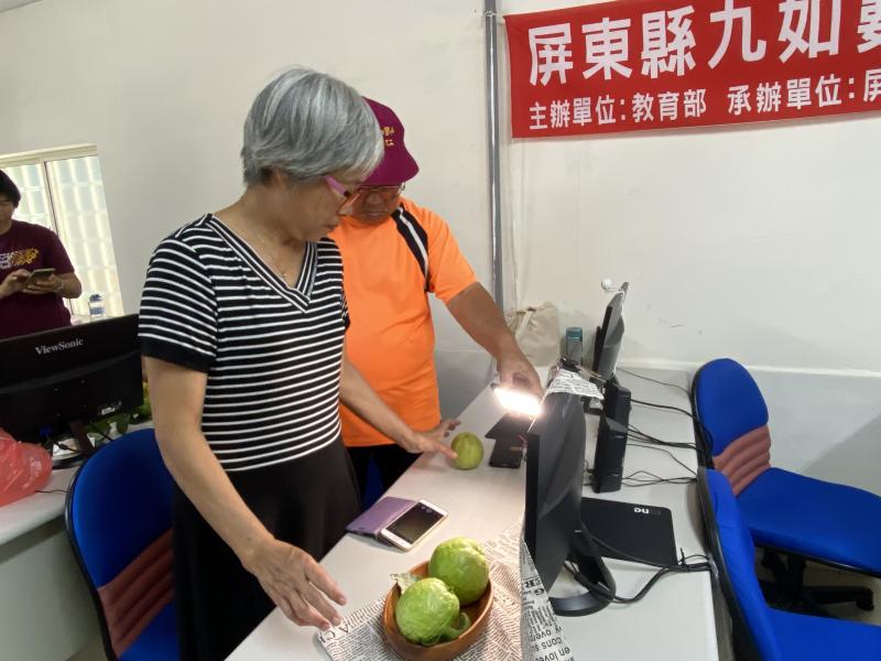 練習時間，藉由擺盤與打光，完成意境式照片。