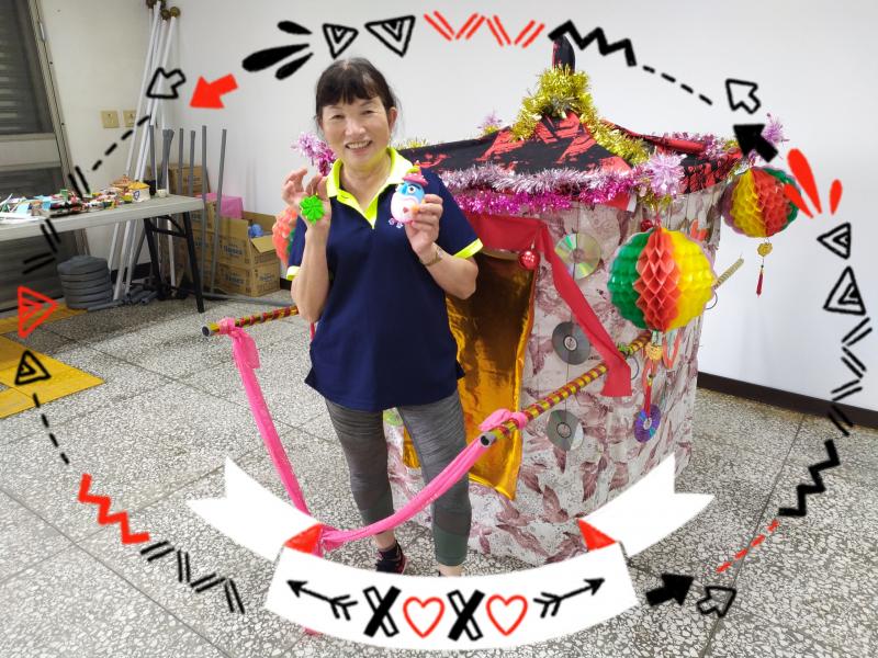 學園運用向偏編輯軟體編輯照片，將原本照片加上外框