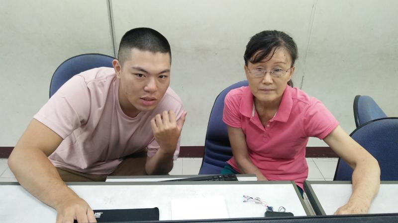 講師教學員使用鋼筆工具