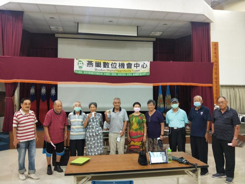 學員們與作品開心大合照