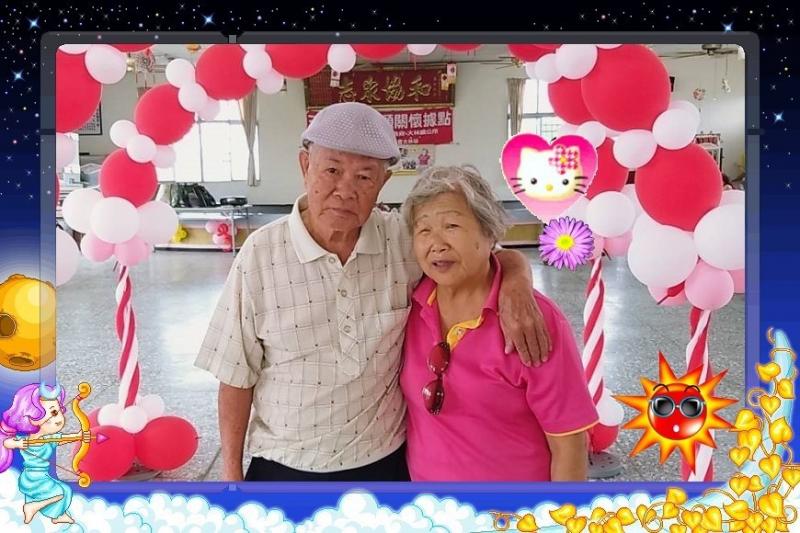 小鳳姐深知社區中的銀髮族有些對於資訊較不擅長,對於電腦更是深感頭痛,便幫銀髮族蒐集平日照片,還加工處理,讓每位銀髮族都能漂亮出場!