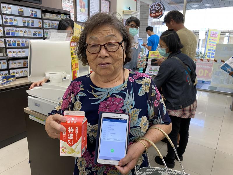 湯奶奶使用行動支付消費