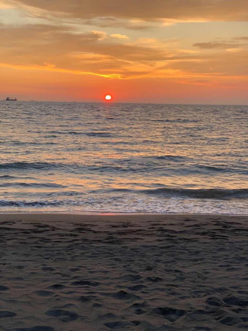 學員利用課後時間拍攝旗津的日落