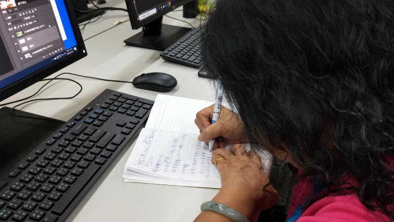 上課用心做筆記