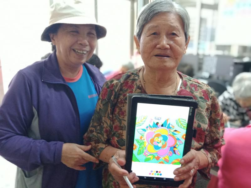 年紀最大92的龔秀約阿嬤的作品