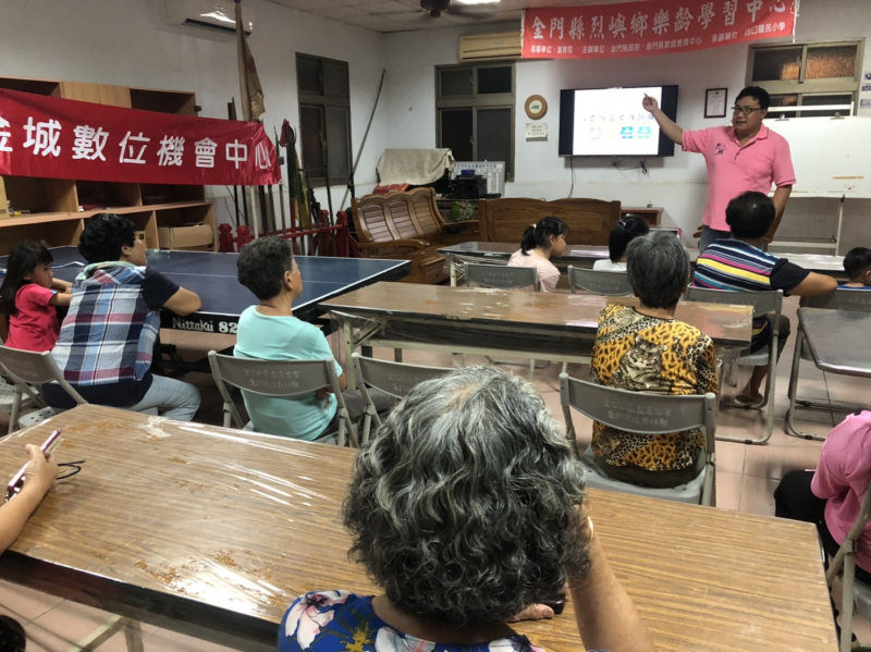 手機不在是接聽的功能，學員們有些不敢置信。