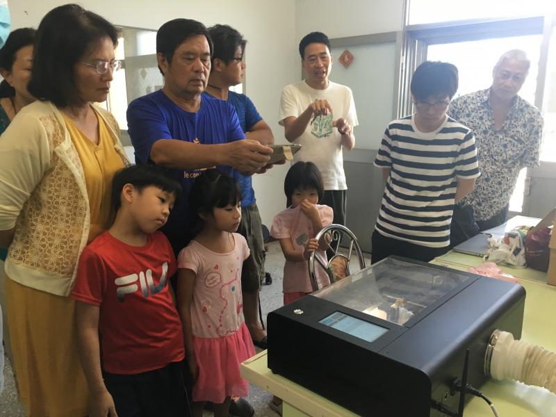 介紹與實際觀察雷切機的運作