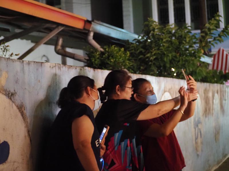 學員互相研討拍攝技巧