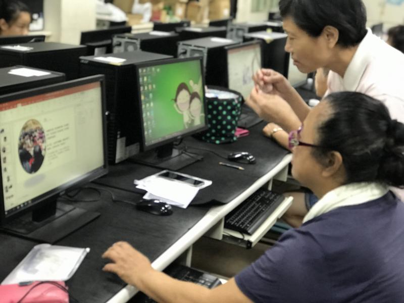 學員之間，互相指導，解惑迷津