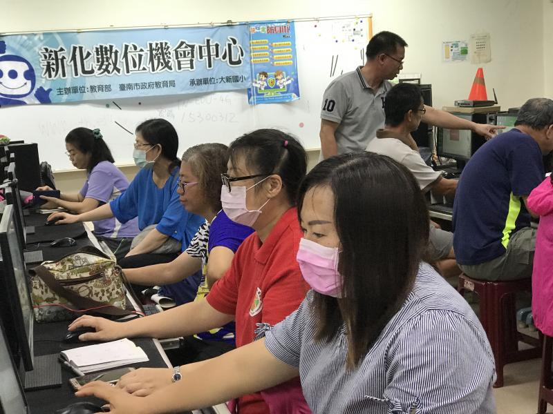 學員認真上課的模樣