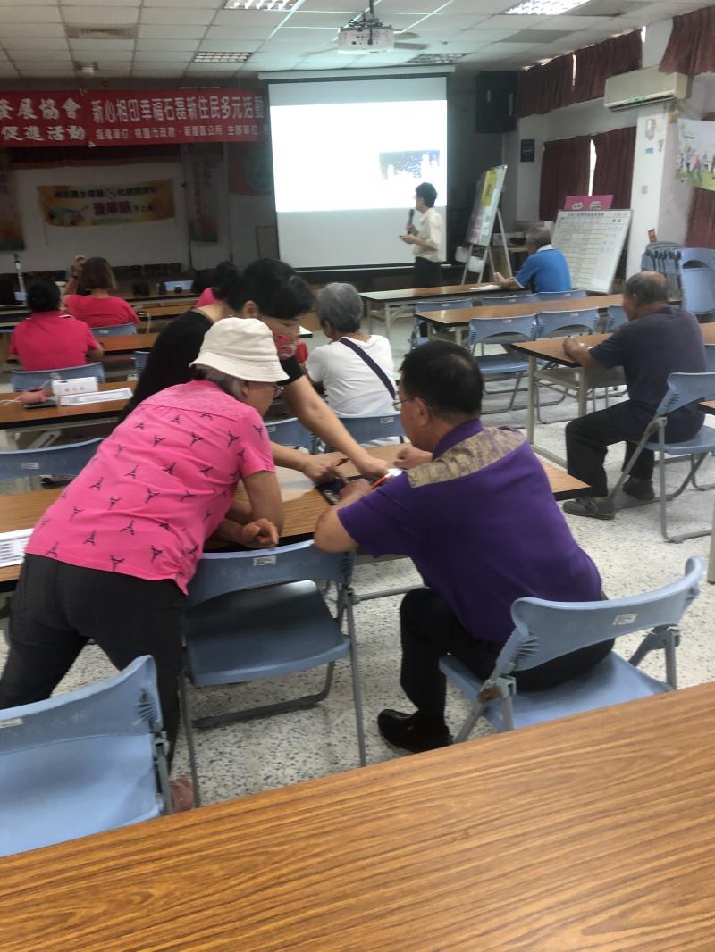 行動DOC - 石磊社區發展協會 攝影課程 學員討論