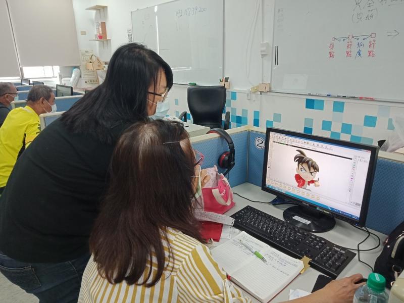 講師協助學員解除操作問題