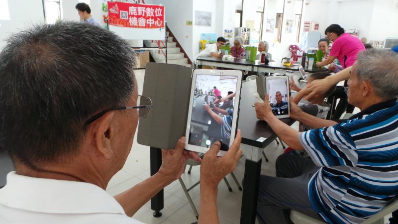 平板電腦相機互相拍照練習