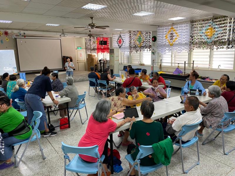 秀林ＤＯＣ來到水源部落開設數位課程。