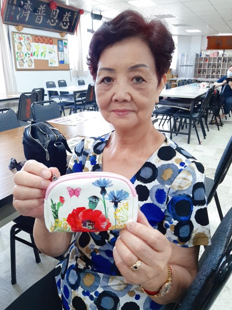 每一位長者都做的很用心,很喜歡零錢包