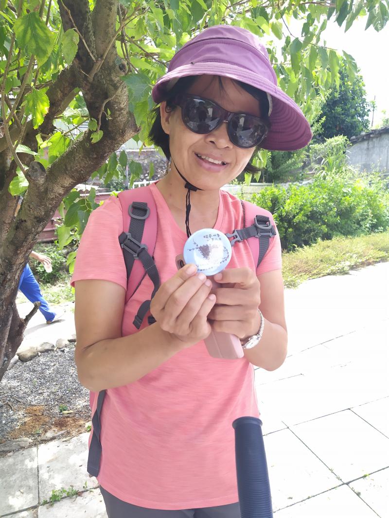 學員完成作品後與作品合照