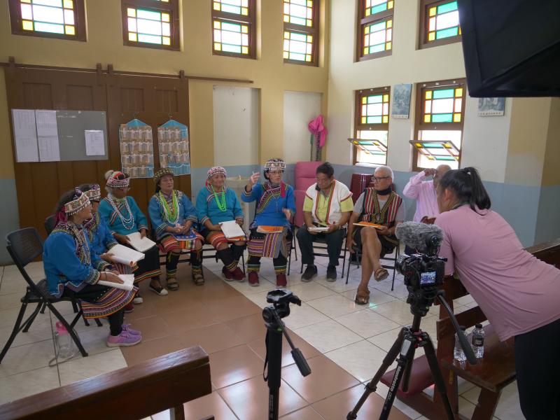 朗朗上口的歌，與卓溪鄉白端天主堂的教友們合作，收錄白端部落每周都在唱的天主教布農族古謠，這是大家朗朗上口的歌。