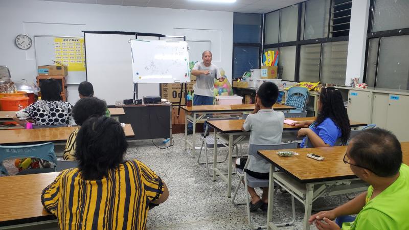 指導老師為卓溪一帶被稱為:植物醫生的蔡克明老師，結合他30多年的植物種植經驗，配合軟體，事半功倍。