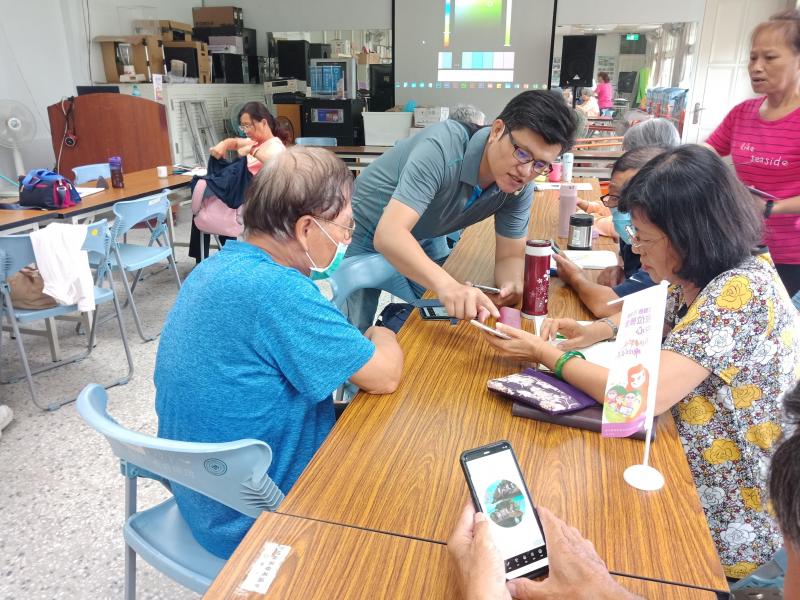 講師回答學員的提問。