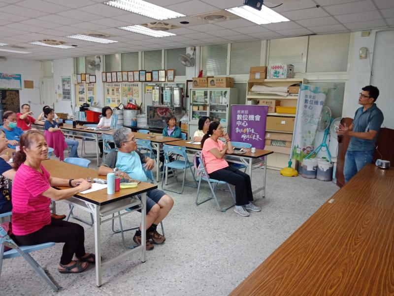 韓講師與學員的互動教學