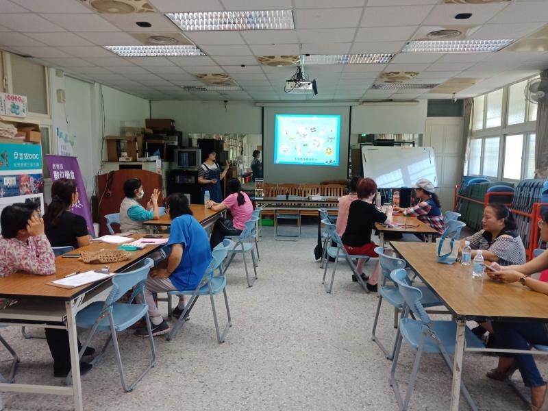 學員認真聽講中