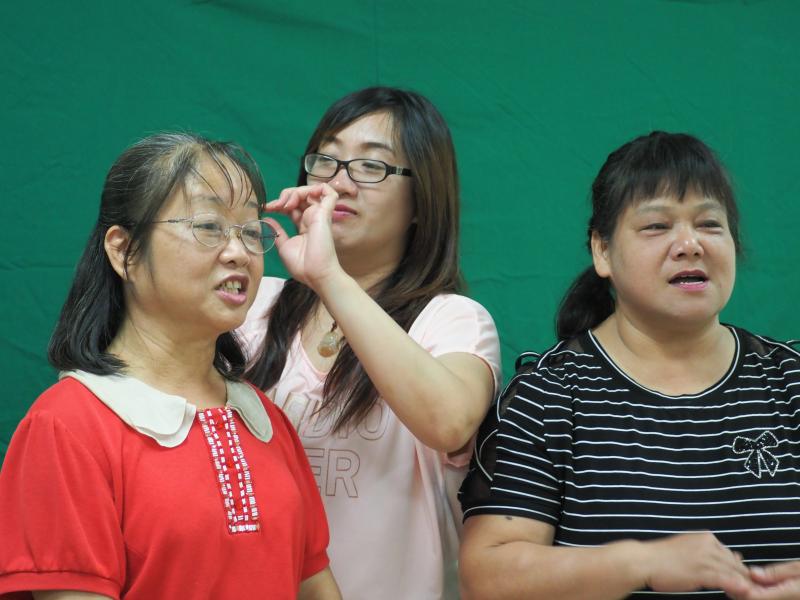 上台前要先認真打扮一下