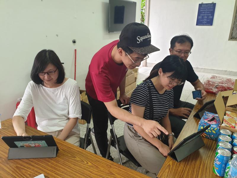 平板操作就跟手機一樣