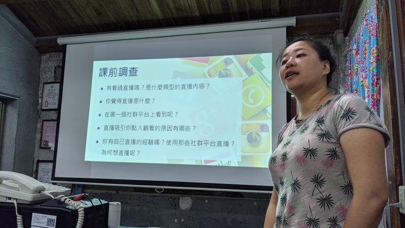 瑤瑤老師將自身直播經驗整理成教學簡報，跟壯圍DOC學員分享。