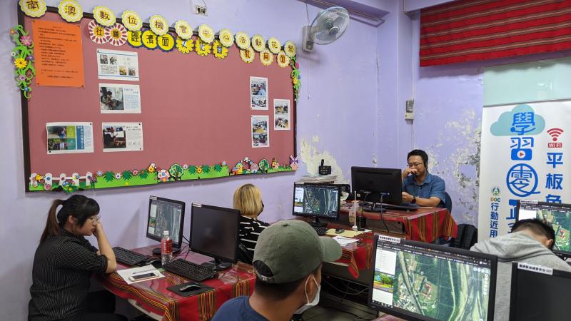 郭老師開車經過蘇花公路,不辭辛勞到南澳DOC上課,帶給學員豐富知識