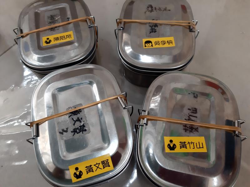 便當盒因為姓名貼變漂亮了