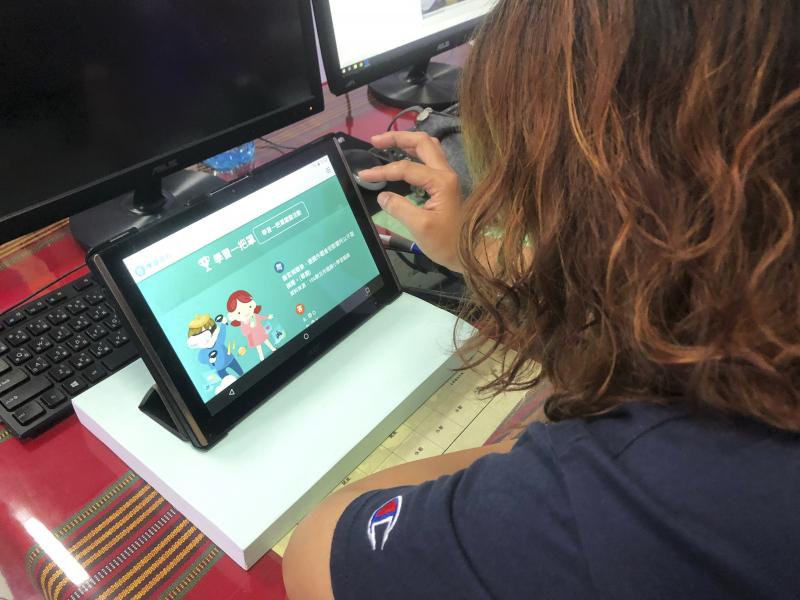 開始上課等學員到齊的期間,輔導員協助現場學員操作學習中心