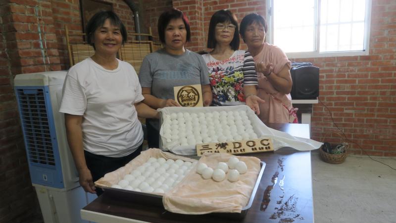 銅鏡社區的特色美食，大銅鏡(客家大湯圓)，小銅鏡(客家小湯圓)，很有自己想法的模範社區。