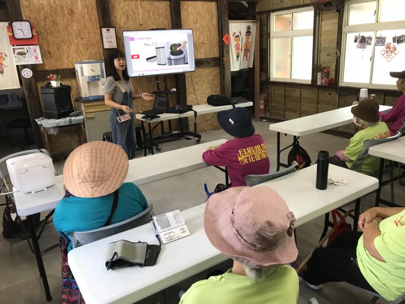 講師介紹什麼是智慧生活