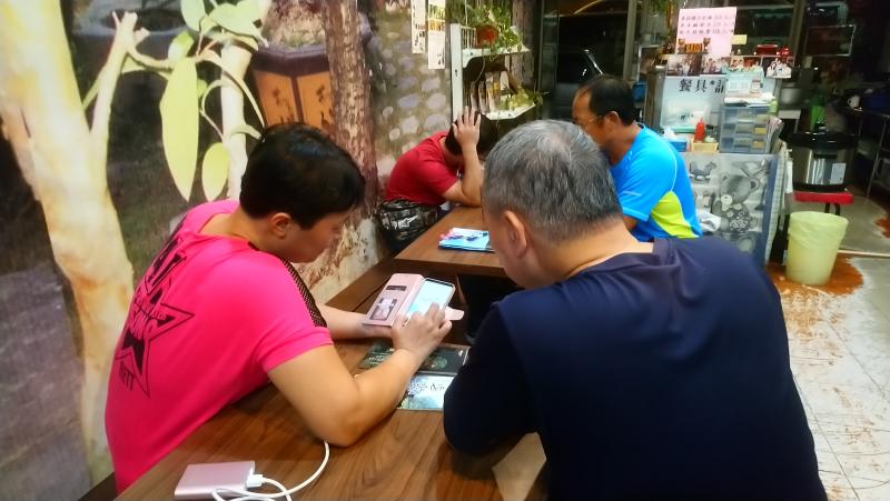 安琪老師為趙大說明他個人手機與各資安全問題設定。