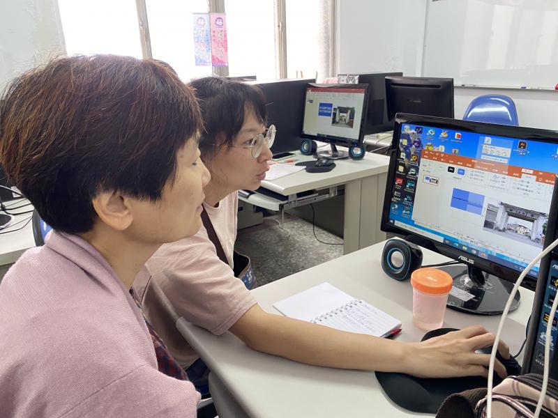 數位能力比較好的學員，協助進度稍慢的學員，相互切磋學習更快。