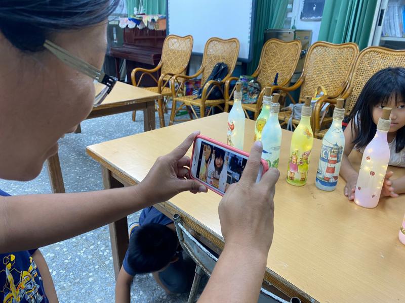 輔導團特色課程-行動DOC_親子學習拍，學員學習拍出有質感的商品照