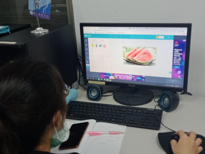 使用FOTOJET製作專屬自己的名片