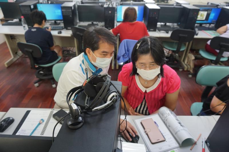 夫妻一同學習設計課程