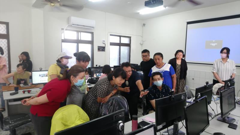 學員互相觀摩彼此貼文