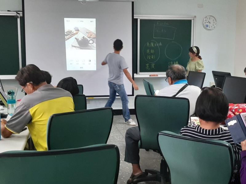 老師講解拍攝操作