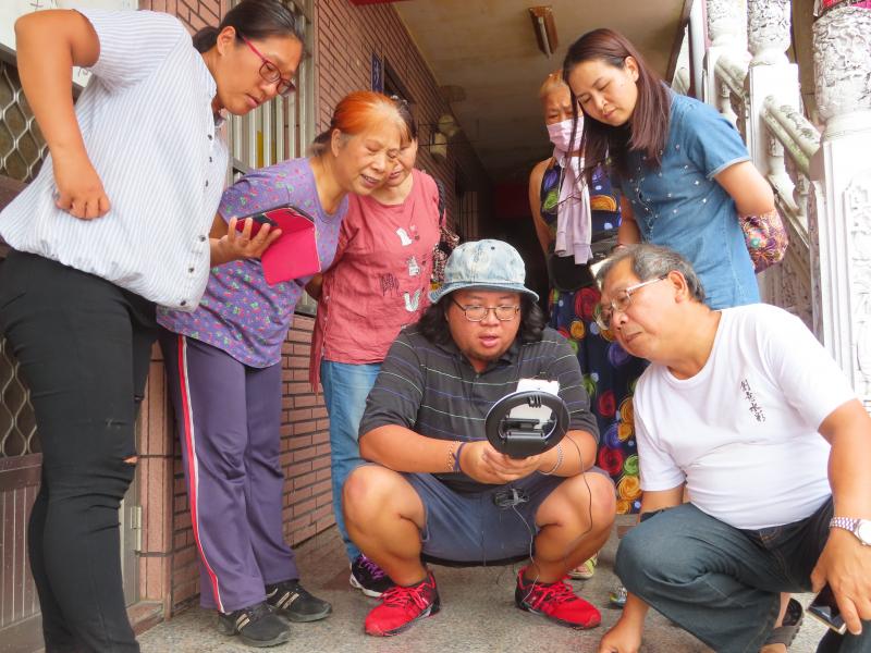 學習直播構成要素,要宅被很容易,但是如何吸引觀眾,找出商品的特色,寫出合宜腳本,讓人過目不忘,就需要絞盡腦汁!