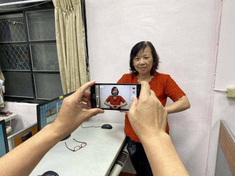 學員互拍姿勢照片當貼圖素材。