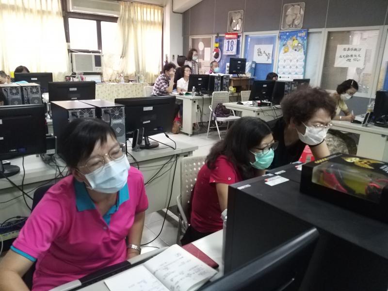 威立導演影片製作，新手上路，匯入媒體檔案的摸索及幻燈片介紹，套用模版練習，感謝志工的幫忙協助。