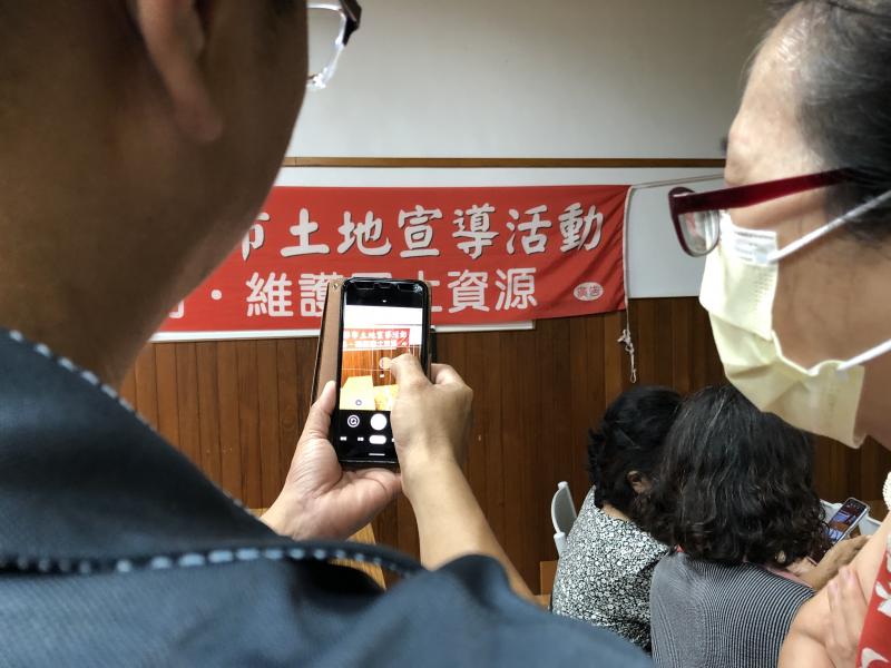 老師直接手機操作  給學員學習