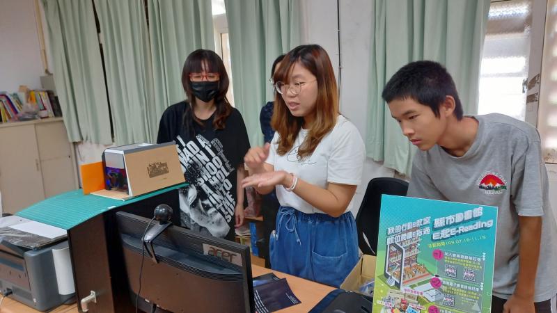 講師講解輸出作品所需注意的細節