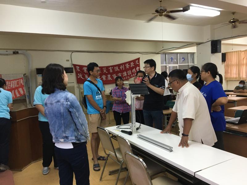 土壤氣象的智慧農業設備，實際操作並說明。