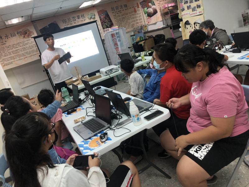 老師講解課程內容