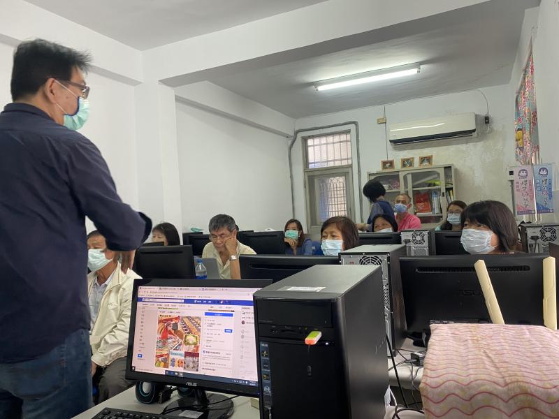 以最簡單的口語方式，說明網路社群行銷的發文內容、時間點及如何找出隱藏客群。